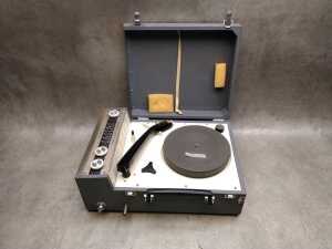 Audio electronics, mainly radios - 2