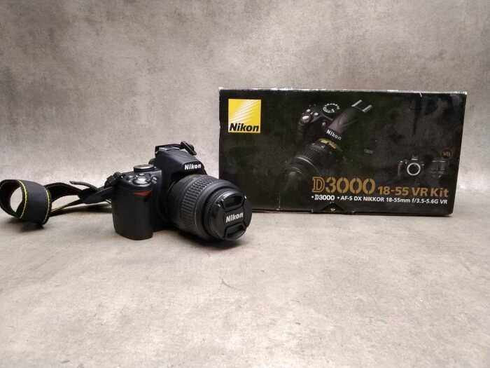 Nikon D3000 digital SLR camera