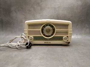 Four mantel and portable radios - 2
