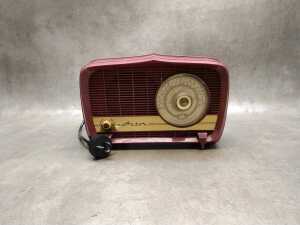 Four mantel and portable radios - 3
