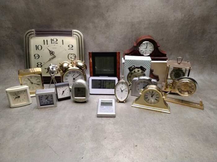 Assorted clocks, mainly quartz movements