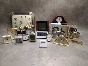 Assorted clocks, mainly quartz movements