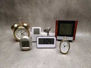 Assorted clocks, mainly quartz movements - 2