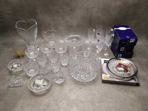 Group of crystal and glassware, including boxed Royal Doulton