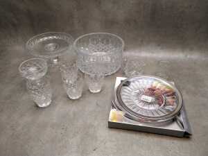 Group of crystal and glassware, including boxed Royal Doulton - 2