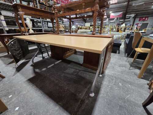 Zero oak-look meeting table