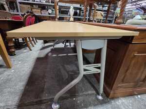 Zero oak-look meeting table - 2