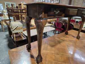 Mahogany-finished side table - 3