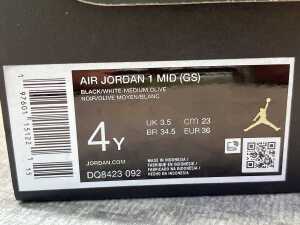 Nike Air Jordan 1 Mid (GS) size US 4 Kids - 5