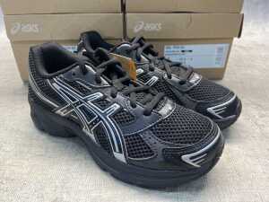 Four pairs of Asics Gel-1130 GS size US 5 Kids - 2