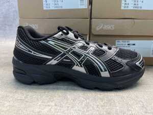 Four pairs of Asics Gel-1130 GS size US 5 Kids - 3