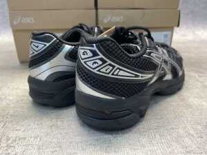Four pairs of Asics Gel-1130 GS size US 5 Kids - 4