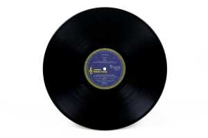 AC/DC 'T.N.T.' vinyl record - 3