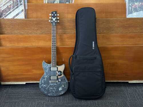 2019 30th Bluesfest signed Yamaha Revstar guitar