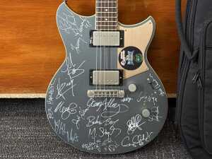 2019 30th Bluesfest signed Yamaha Revstar guitar - 2
