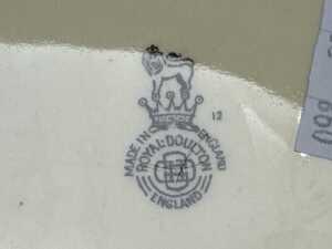 Royal Doulton old England-themed porcelain series ware - 3