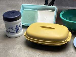Retro kitchenware, including Malbren Melbourne melamine sundae dishes - 3