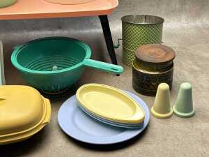 Retro kitchenware, including Malbren Melbourne melamine sundae dishes - 4