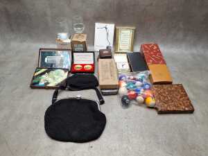 Assorted collectible timber items and trinkets - 4