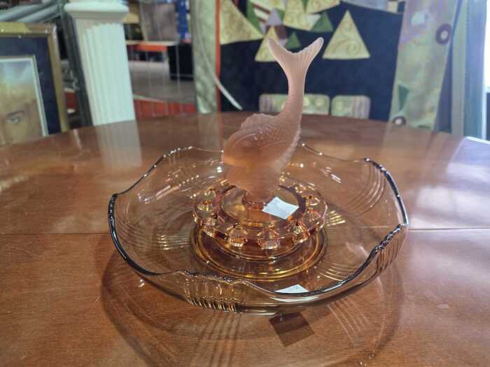Art deco 'Poisson Volant' pink float bowl