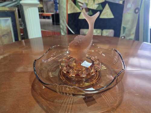 Art deco 'Poisson Volant' pink float bowl