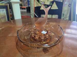 Art deco 'Poisson Volant' pink float bowl