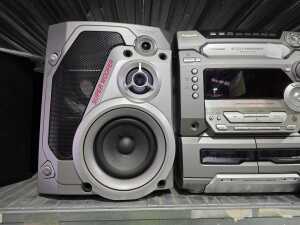 Panasonic five-disc stereo system - 3