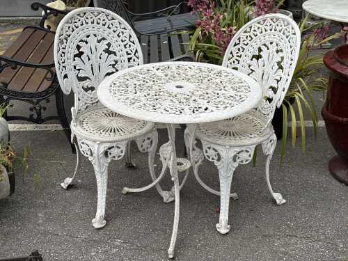 White aluminium three-piece patio set