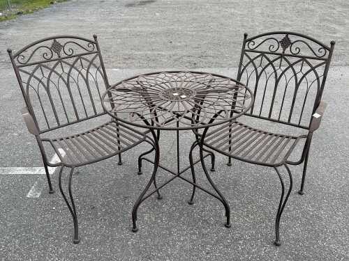 Three-piece metal bistro setting