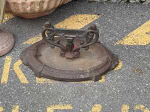 Group of three outdoor garden ornaments - 3
