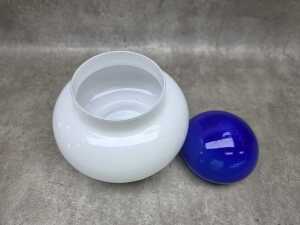 Mid-century blue and white cased bulbous jar - 4