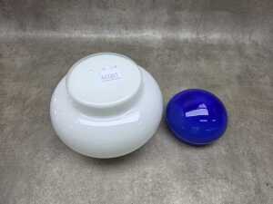 Mid-century blue and white cased bulbous jar - 5