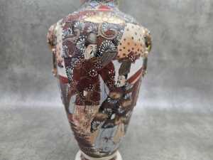 Japanese Satsuma ceramic vase with figural scenes - 2