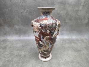 Japanese Satsuma ceramic vase with figural scenes - 4