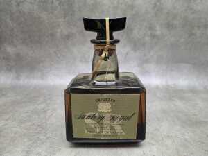 Two bottles of whiskey including Paddy in presentation box and Suntory Royal - 5