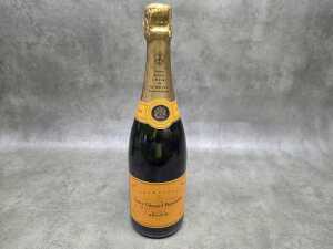 Three bottles of sparkling wine, including Dom P&eacute;rignon 1988 - 4