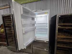 Sub-Zero 431L integrated refrigerator/freezer RRP $18,000 (middle) - 4