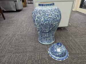 Blue and white decorative lidded ginger jar - 2