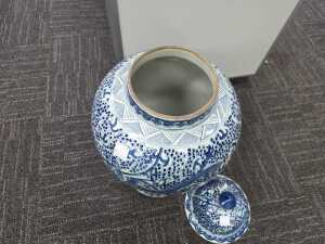 Blue and white decorative lidded ginger jar - 4