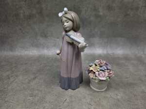 Three Nao by Lladro porcelain figures, plus a floral pot - 6