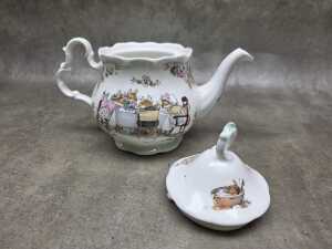 Royal Doulton 'Brambly Hedge' porcelain teapot - 3
