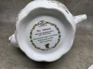 Royal Doulton 'Brambly Hedge' porcelain teapot - 4