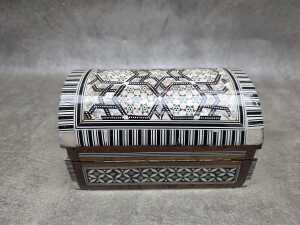Middle Eastern timber trinket box with mother-of-pearl inlay - 2