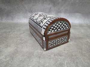 Middle Eastern timber trinket box with mother-of-pearl inlay - 3