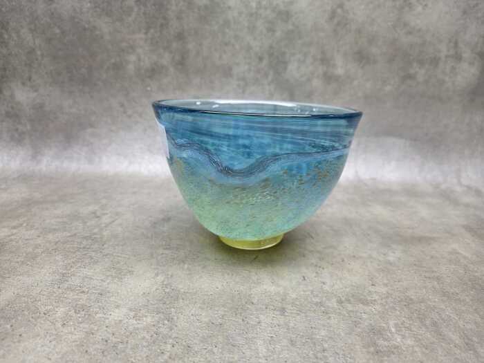 Art glass bowl