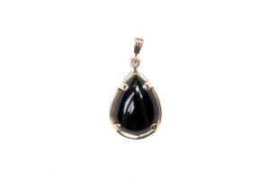 A black enamel pendant in 14 carat yellow gold