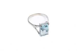 A blue topaz ring in 9 carat white gold - 2
