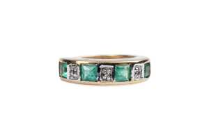 A pair of emerald and diamond hoops in 9 carat yellow gold - 2