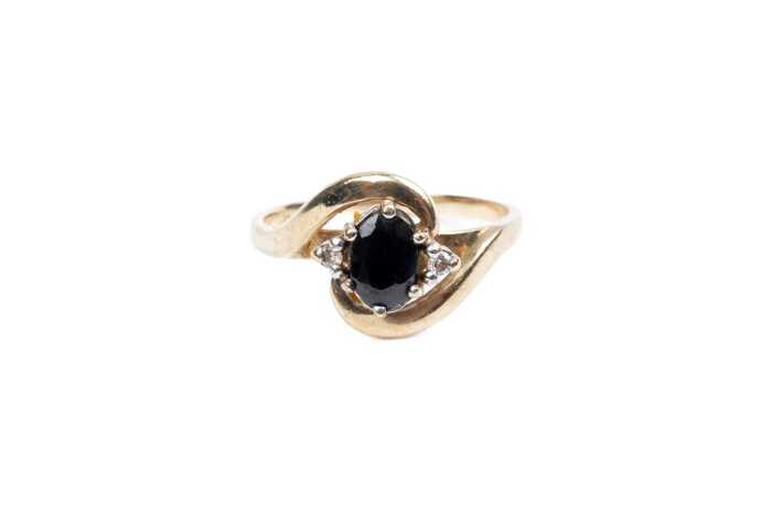 A sapphire and diamond ring in 9 carat yellow gold