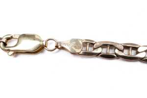 A broken anchor link bracelet in 9 carat yellow gold - 4